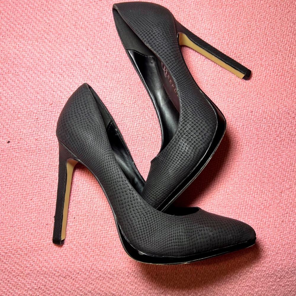Rock Republic Black Snakeskin Embossed Pointed Toe Stiletto Pumps Womens 6 Med